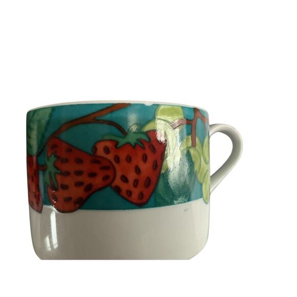 (4) American Atelier DELICIOUS Salad Plates Saucers Mugs Vintage Strawberries - Picture 5 of 14